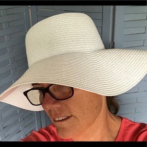 White Hat ☀️☀️😀